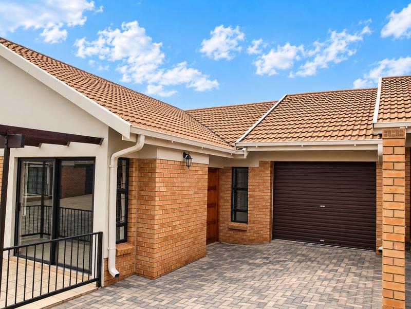 2 Bedroom Property for Sale in Langenhovenpark Free State